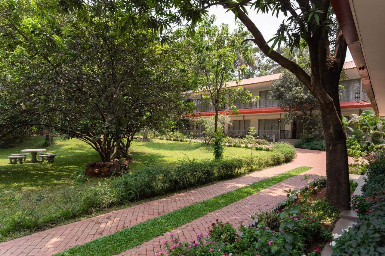Hotel Oleander Farms, Karjat Exterior foto