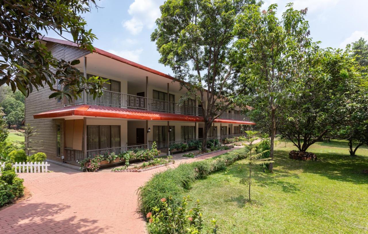 Hotel Oleander Farms, Karjat Exterior foto