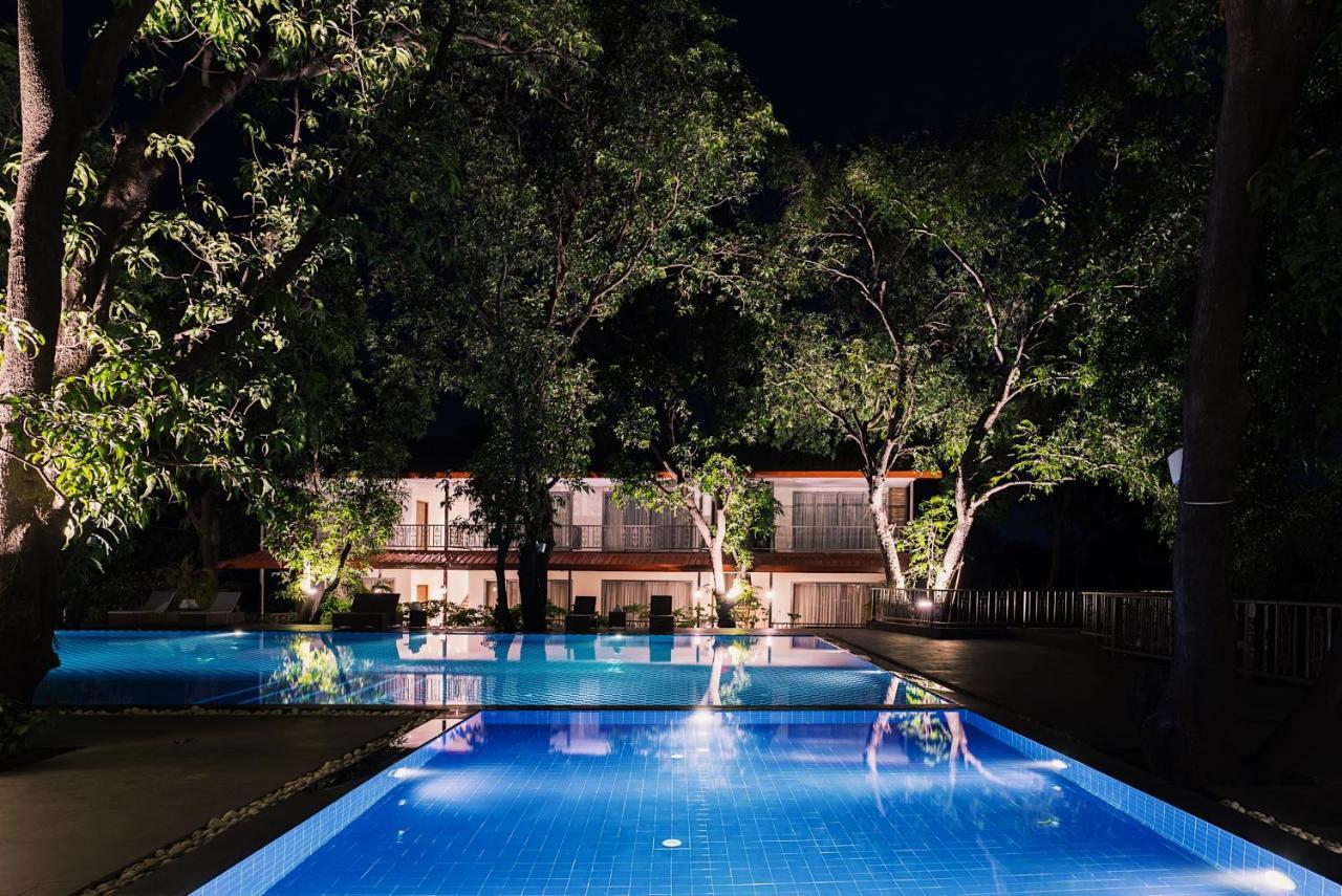 Hotel Oleander Farms, Karjat Exterior foto
