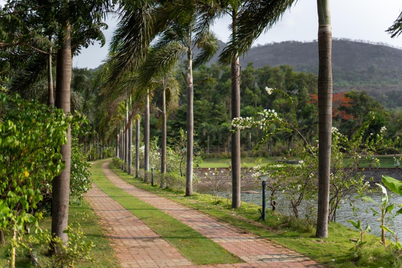 Hotel Oleander Farms, Karjat Exterior foto